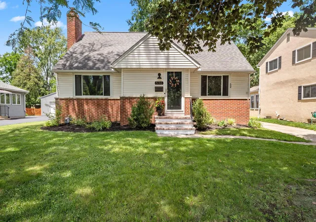 Homes for sale in Columbus, OH | 536 E Weisheimer Rd, Columbus, OH 43214 | MLS# 226022802