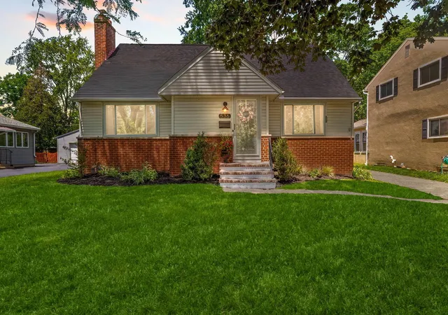 Homes for sale in Columbus, OH | 536 E Weisheimer Rd, Columbus, OH 43214 | MLS# 226022802