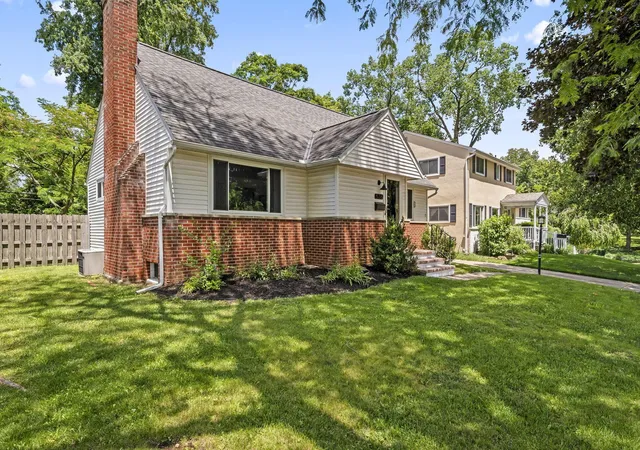 Homes for sale in Columbus, OH | 536 E Weisheimer Rd, Columbus, OH 43214 | MLS# 226022802
