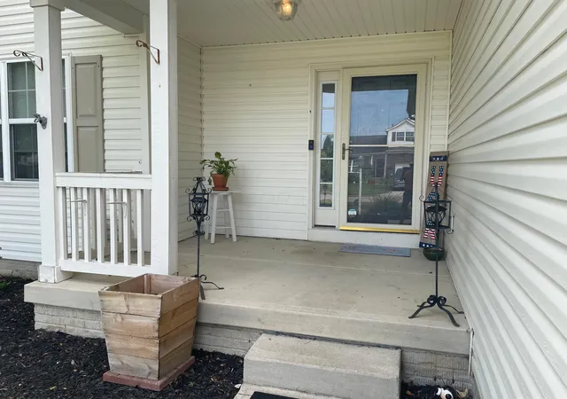 Homes for sale in Commercial Point, OH | 173 Butternut Pass, Commercial Point, OH 43116 | MLS# 226022817