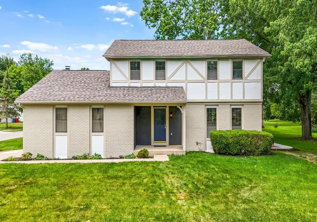 Homes for sale in Worthington, OH | 7010 Rockwoods Pl, Worthington, OH 43085 | MLS# 226025130
