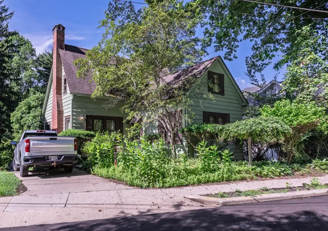 Homes for sale in Granville, OH | 431 W College St, Granville, OH 43023 | MLS# 226022869
