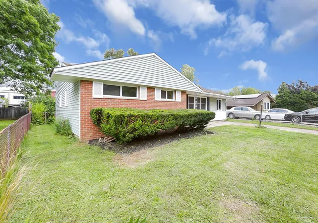 Homes for sale in Columbus, OH | 4956 Betsy Dr, Columbus, OH 43227 | MLS# 226023527