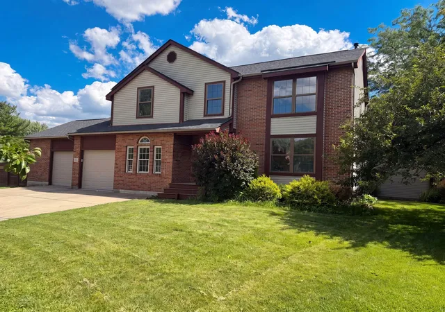 Homes for sale in Pickerington, OH | 3581 Meadowgate Ct, Pickerington, OH 43147 | MLS# 226022878