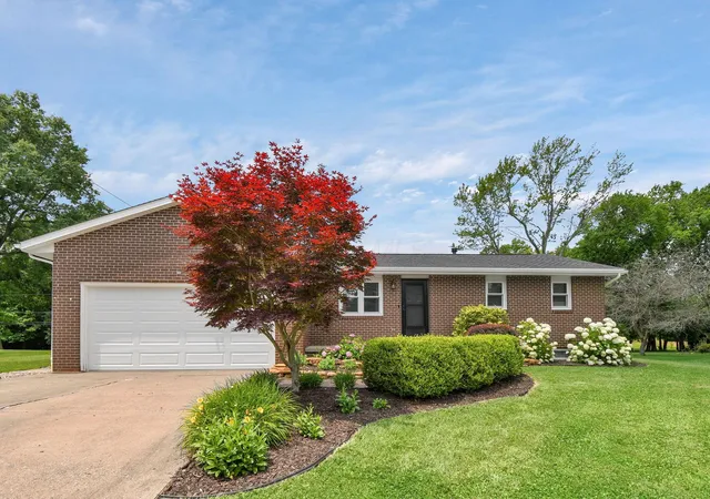 Homes for sale in Granville, OH | 562 Knoll Dr, Granville, OH 43023 | MLS# 226024629