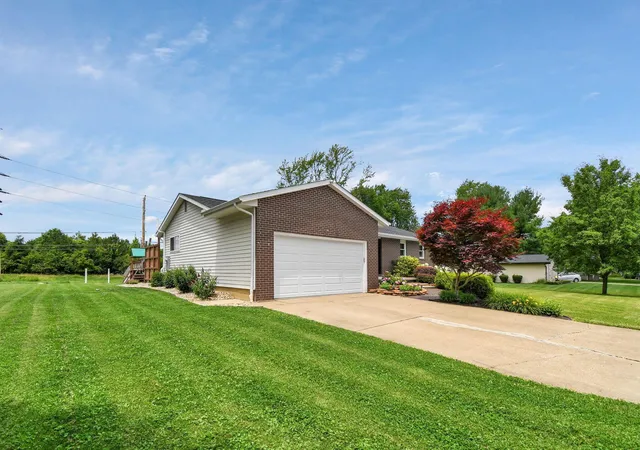 Homes for sale in Granville, OH | 562 Knoll Dr, Granville, OH 43023 | MLS# 226024629
