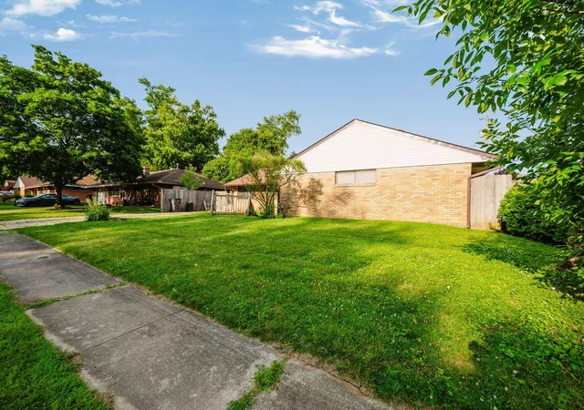 3rd image of 1582 Stouder Dr, Reynoldsburg, OH 43068 | MLS# 226023468