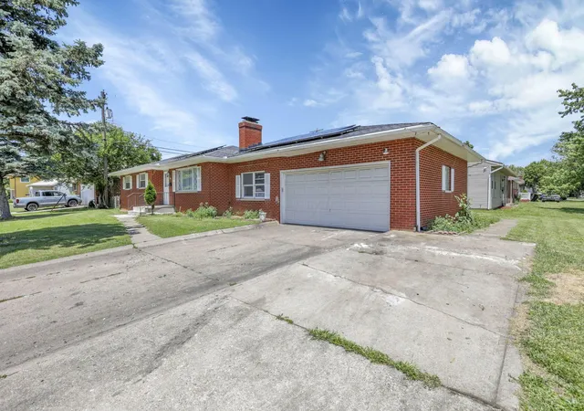 3rd image of 1546 Sandalwood Pl, Columbus, OH 43229 | MLS# 226022937