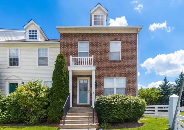 Homes for sale in Columbus, OH | 952 Hartford Village Blvd, Columbus, OH 43228 | MLS# 226023629