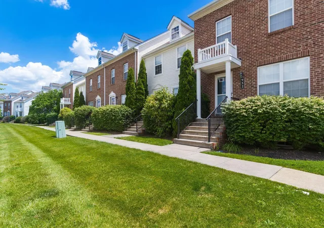 Homes for sale in Columbus, OH | 952 Hartford Village Blvd, Columbus, OH 43228 | MLS# 226023629