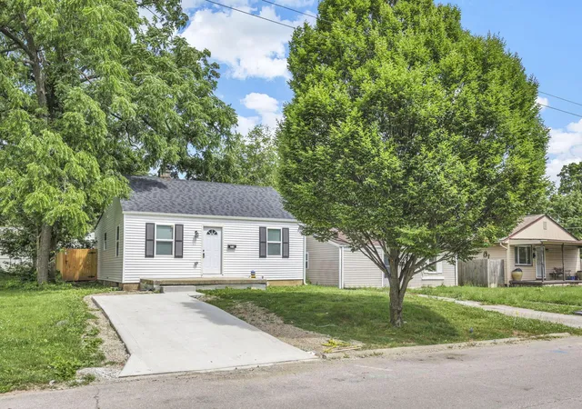 Homes for sale in Columbus, OH | 2516 Hiawatha St, Columbus, OH 43211 | MLS# 226022958