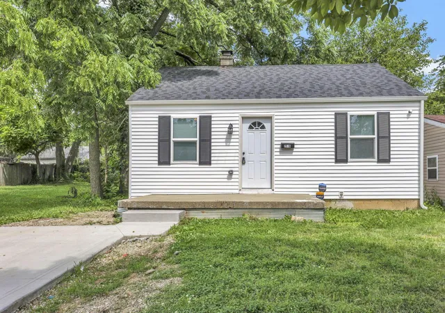 Homes for sale in Columbus, OH | 2516 Hiawatha St, Columbus, OH 43211 | MLS# 226022958