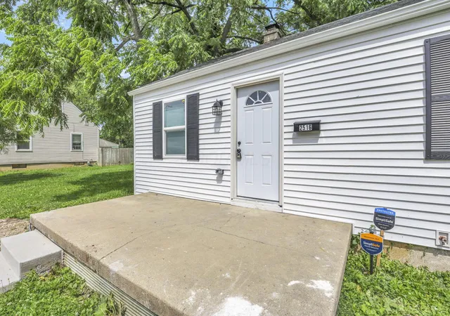 Homes for sale in Columbus, OH | 2516 Hiawatha St, Columbus, OH 43211 | MLS# 226022958