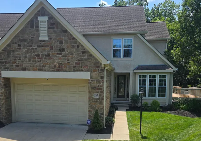 Listing Photo 2 - Condo for sale in building located at 1065 Blf Vis Dr, Columbus, OH 43235