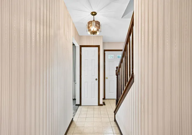 Photo 4 of Single family home for sale at 1275 Le Anne Marie Cir, Columbus, OH 43235 | MLS# 226023118 | Listing updated on 2026-09-25