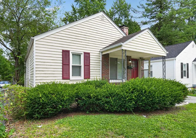 Photo 3 of Sale Pending at 852 S Hampton Rd, Columbus, OH 43227 | MLS# 226023504 | Listing updated on 2026-09-02