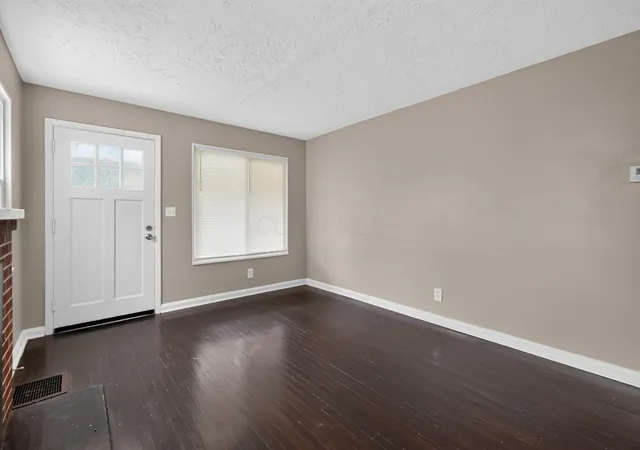 Photo 4 of Sale Pending at 852 S Hampton Rd, Columbus, OH 43227 | MLS# 226023504 | Listing updated on 2026-09-02