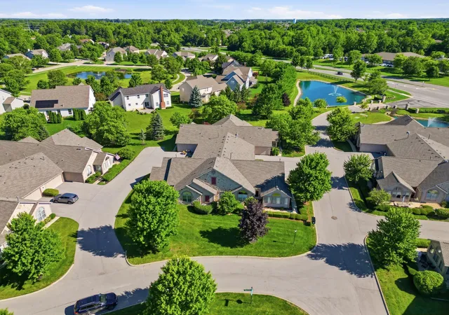 Listing Photo 2 - Condo for sale in building located at 3592 Stoneway Pt, Powell, OH 43065 - Unit #
