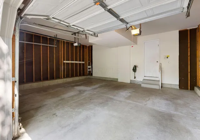 Listing Photo 2 - Condo for sale in building located at 1068 Cypress Ln, Columbus, OH 43230 - Unit #12-3