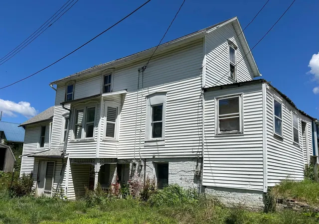 Photo 2 of Single family home for sale at 303 High St, Mansfield, OH 44903 | MLS# 226023112 | Listing updated on 2026-07-29