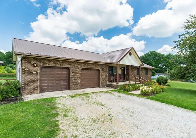 3rd image of 12890 Tarlton Rd Sw, Stoutsville, OH 43154 | MLS# 226024658
