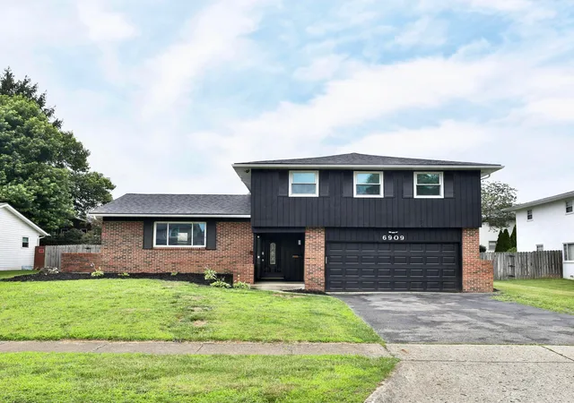 Homes for sale in Reynoldsburg, OH | 6909 Starfire Dr, Reynoldsburg, OH 43068 | MLS# 226023166