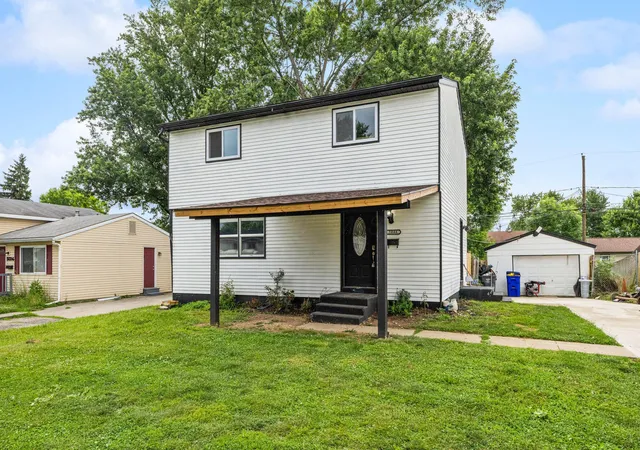 Photo 3 of Single family home for sale at 5044 Albany Dr, Columbus, OH 43232 | MLS# 226023170 | Listing updated on 2026-09-11