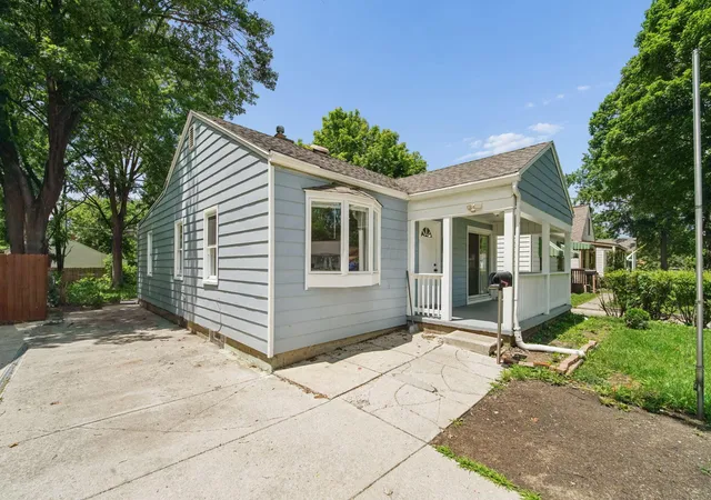 Photo 4 of Single family home for sale at 2651 Audubon Rd, Columbus, OH 43211 | MLS# 226023390 | Listing updated on 2026-09-20