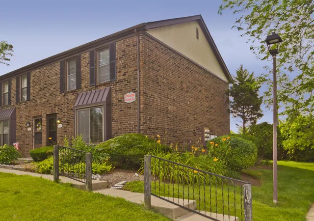 Photo 3 of Condo for sale at 5760 Lucinda Ct, Columbus, OH 43232 | MLS# 226025389 | Listing updated on 2026-09-14