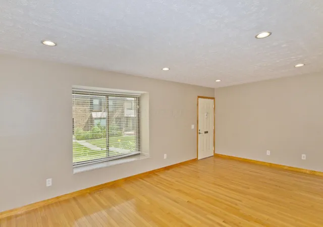 Photo 4 of Condo for sale at 5760 Lucinda Ct, Columbus, OH 43232 | MLS# 226025389 | Listing updated on 2026-09-14