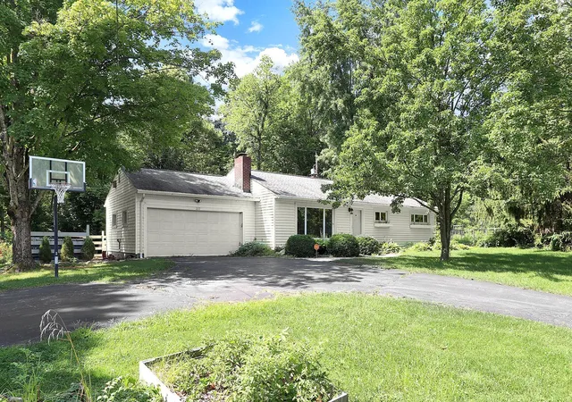 2nd image of 227 Olentangy View Dr, Delaware, OH 43015 | MLS# 226026769