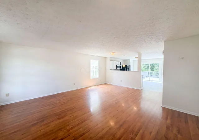 Photo 3 of Sale Pending at 4625 Kenross Dr, Columbus, OH 43207 | MLS# 226023248 | Listing updated on 2026-10-09