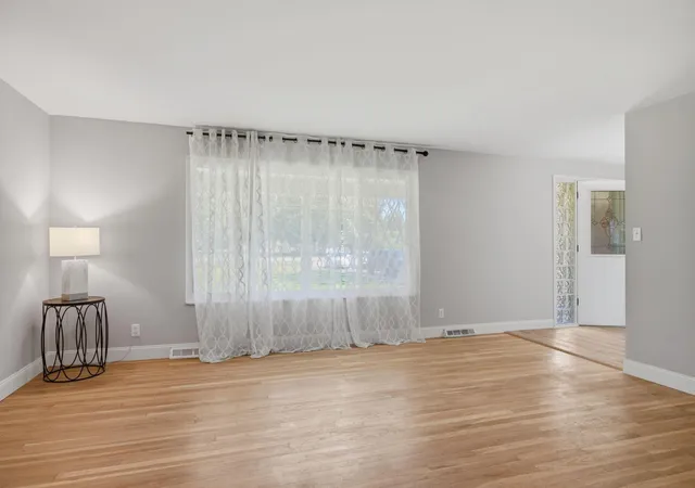 Homes for sale in Columbus, OH | 2547 Mccutcheon Rd, Columbus, OH 43219 | MLS# 226023549