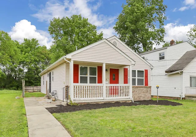 Photo 3 of Single family home for sale at 534 Stambaugh Ave, Columbus, OH 43207 | MLS# 226023609 | Listing updated on 2026-09-18