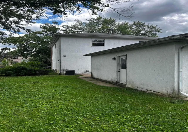 Listing Photo 4 - Condo for sale in building located at 2060 Bairsford Dr, Columbus, OH 43232
