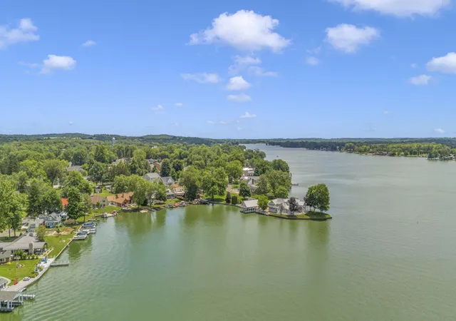 Homes for sale in Hebron, OH | 368 Lakeshore Dr W, Hebron, OH 43025 | MLS# 226023661