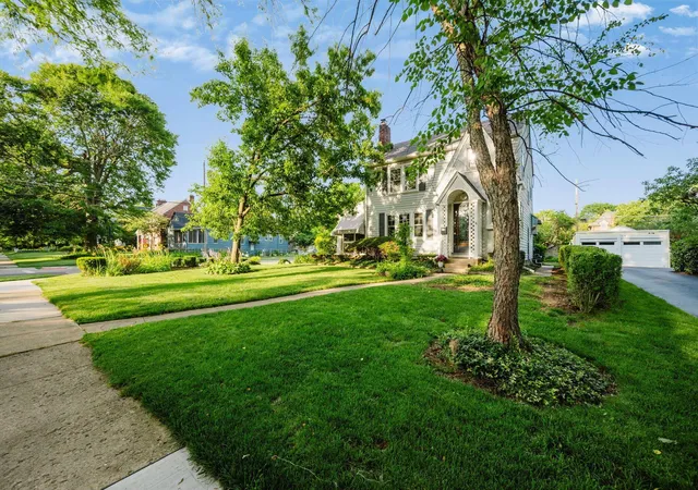 Photo 2 of Single family home for sale at 944 S Cassingham Rd, Columbus, OH 43209 | MLS# 226024166 | Listing updated on 2026-09-07