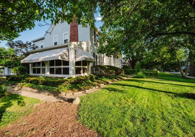 Photo 3 of Single family home for sale at 944 S Cassingham Rd, Columbus, OH 43209 | MLS# 226024166 | Listing updated on 2026-09-16