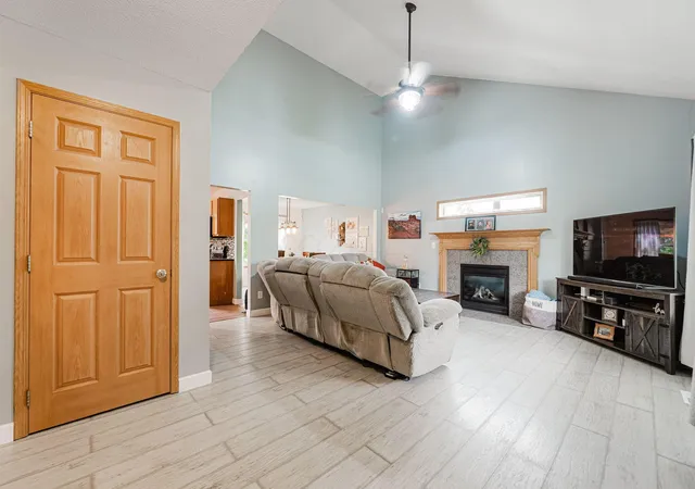 Homes for sale in Marysville, OH | 1717 Creekview Dr, Marysville, OH 43040 | MLS# 226023322