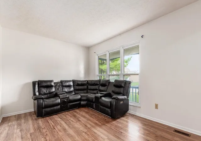 Photo 4 of Single family home for sale at 424 Jonell Ln, Reynoldsburg, OH 43068 | MLS# 226023870 | Listing updated on 2026-07-29