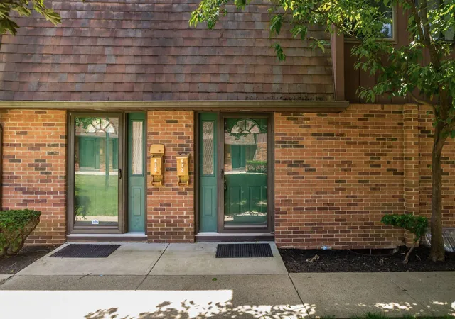 Homes for sale in Columbus, OH | 413 Shell Ct E, Columbus, OH 43213 | MLS# 226023832