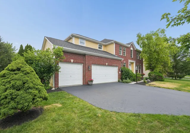 Homes for sale in Powell, OH | 8281 Flagg View Dr, Powell, OH 43065 | MLS# 226025095