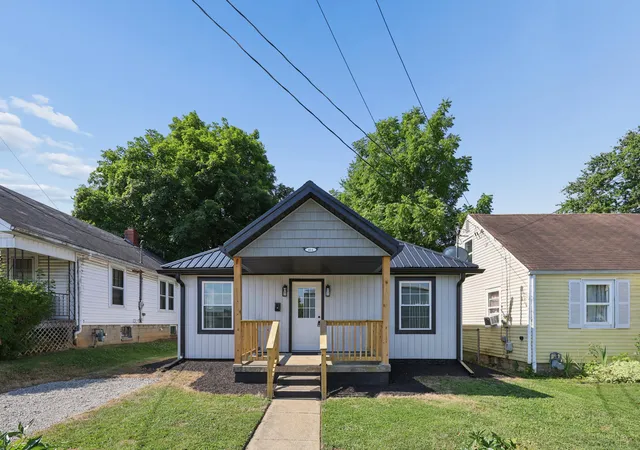 Homes for sale in Circleville, OH | 411 E Ohio St, Circleville, OH 43113 | MLS# 226023443