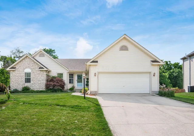 Homes for sale in Pickerington, OH | 528 Bedford Ct, Pickerington, OH 43147 | MLS# 226025216