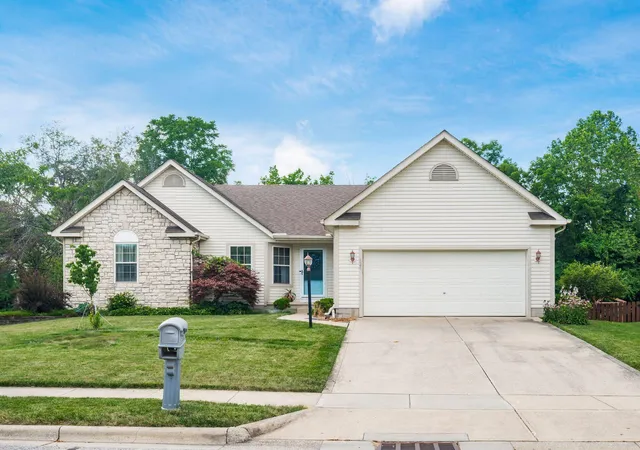 Homes for sale in Pickerington, OH | 528 Bedford Ct, Pickerington, OH 43147 | MLS# 226025216