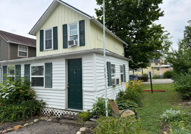 Homes for sale in Lancaster, OH | 5 1st Ave, Lancaster, OH 43130 | MLS# 226023473