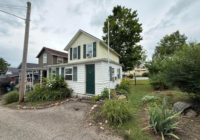 Homes for sale in Lancaster, OH | 5 1st Ave, Lancaster, OH 43130 | MLS# 226023473