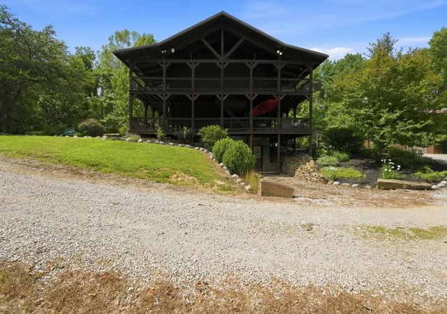 Homes for sale in Lancaster, OH | 2611 Eckert Rd Se, Lancaster, OH 43130 | MLS# 226023492