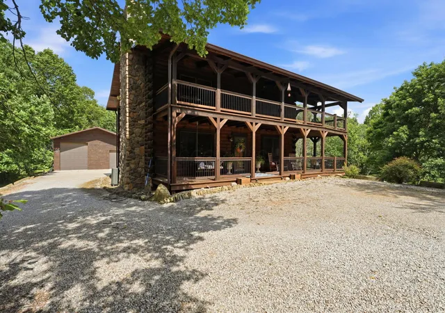 Homes for sale in Lancaster, OH | 2611 Eckert Rd Se, Lancaster, OH 43130 | MLS# 226023492
