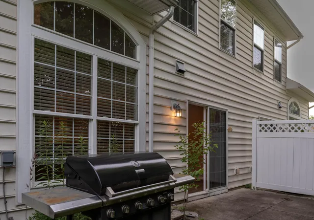 Listing Photo 2 - Condo for sale in building located at 5129 Vinings Bend, Dublin, OH 43016
